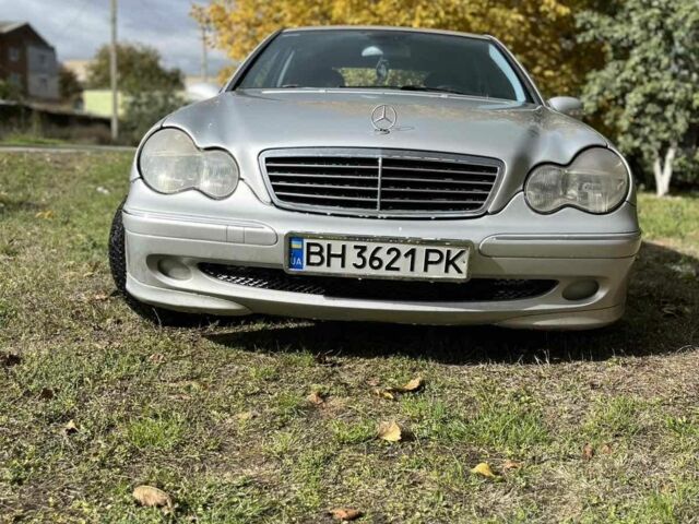 Серый Мерседес 200, объемом двигателя 0 л и пробегом 260 тыс. км за 3999 $, фото 6 на Automoto.ua