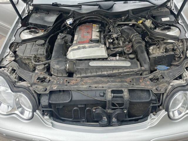 Сірий Мерседес 200, об'ємом двигуна 2 л та пробігом 300 тис. км за 3900 $, фото 13 на Automoto.ua