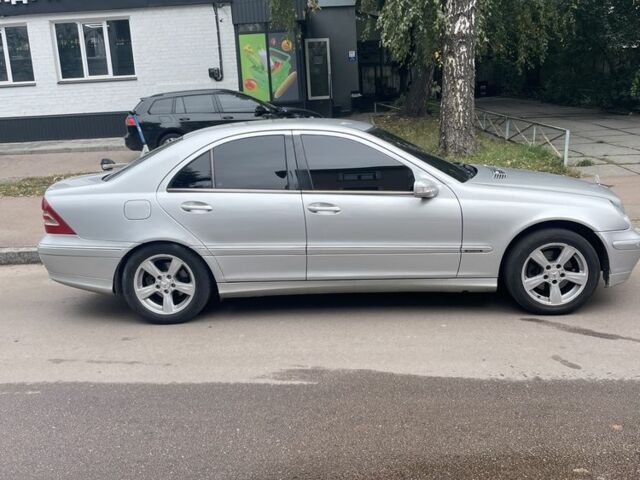 Сірий Мерседес 200, об'ємом двигуна 2 л та пробігом 300 тис. км за 3900 $, фото 3 на Automoto.ua