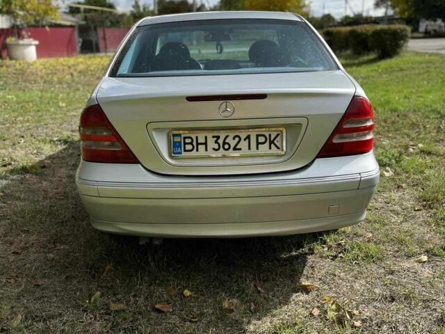 Серый Мерседес 200, объемом двигателя 0 л и пробегом 260 тыс. км за 3999 $, фото 11 на Automoto.ua