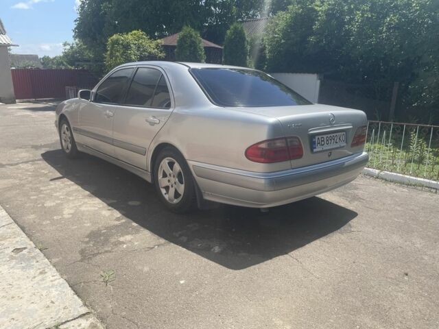 Сірий Мерседес 200, об'ємом двигуна 2 л та пробігом 400 тис. км за 3900 $, фото 6 на Automoto.ua