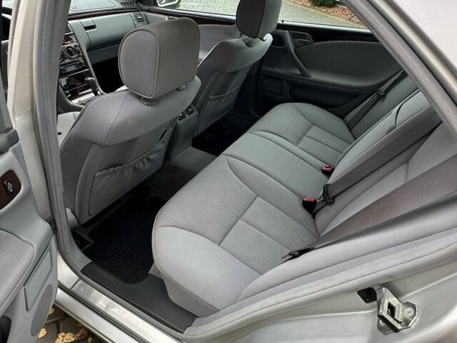 Серый Мерседес 200, объемом двигателя 0 л и пробегом 88 тыс. км за 10500 $, фото 6 на Automoto.ua