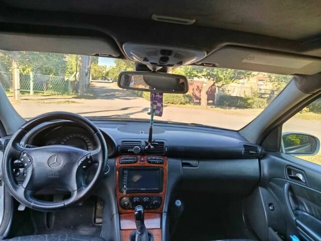 Серый Мерседес 200, объемом двигателя 2 л и пробегом 400 тыс. км за 4200 $, фото 12 на Automoto.ua