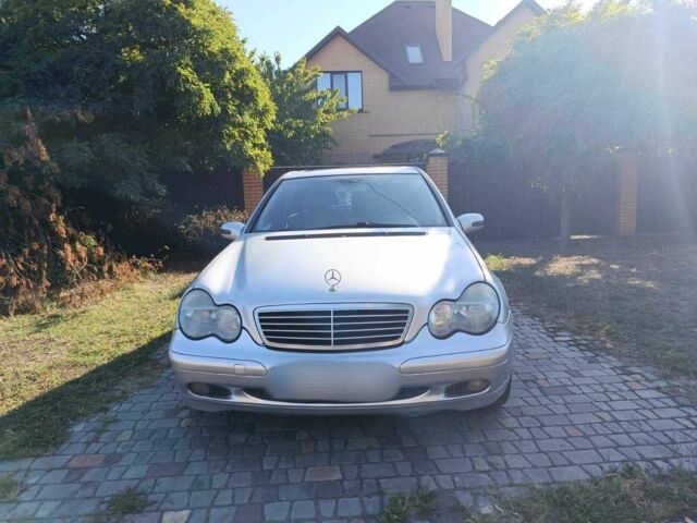 Серый Мерседес 200, объемом двигателя 2 л и пробегом 400 тыс. км за 4200 $, фото 2 на Automoto.ua