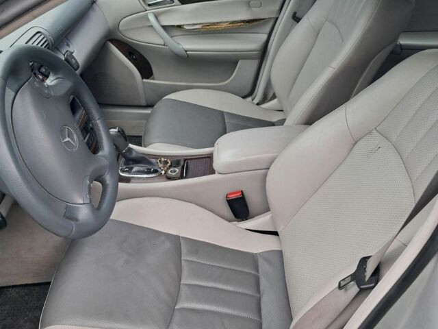 Серый Мерседес 200, объемом двигателя 2 л и пробегом 241 тыс. км за 2000 $, фото 5 на Automoto.ua