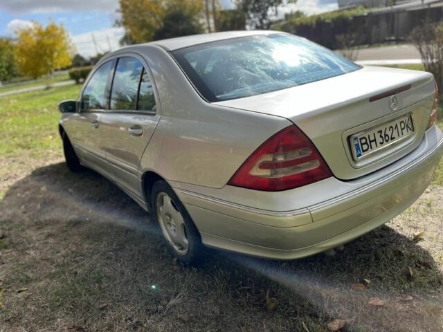 Серый Мерседес 200, объемом двигателя 0 л и пробегом 260 тыс. км за 3999 $, фото 10 на Automoto.ua