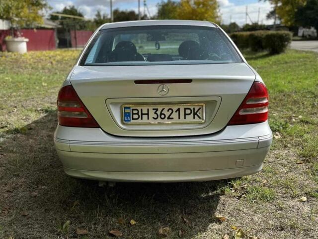 Серый Мерседес 200, объемом двигателя 0 л и пробегом 260 тыс. км за 3999 $, фото 8 на Automoto.ua
