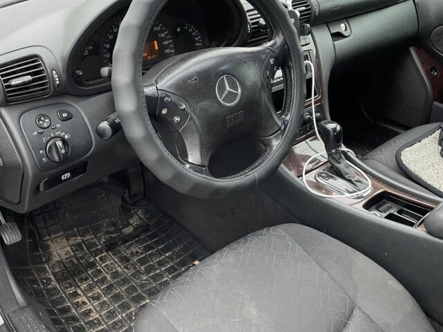 Серый Мерседес 200, объемом двигателя 2 л и пробегом 284 тыс. км за 3700 $, фото 9 на Automoto.ua