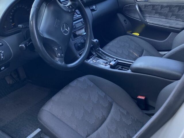 Сірий Мерседес 200, об'ємом двигуна 2 л та пробігом 362 тис. км за 3800 $, фото 5 на Automoto.ua