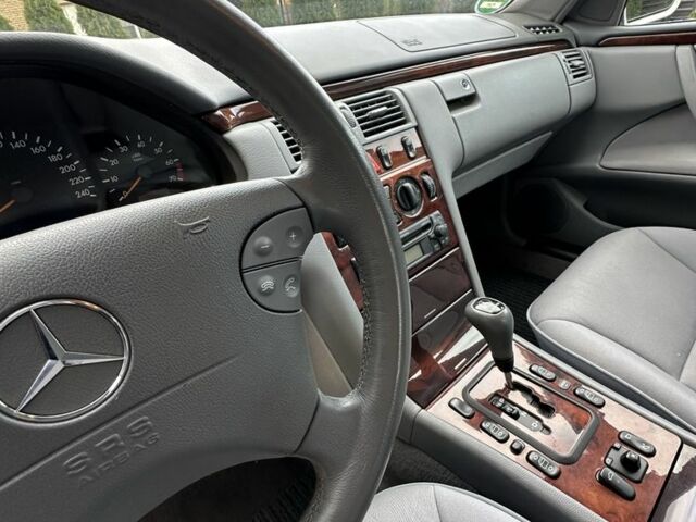 Серый Мерседес 200, объемом двигателя 0 л и пробегом 88 тыс. км за 10500 $, фото 7 на Automoto.ua