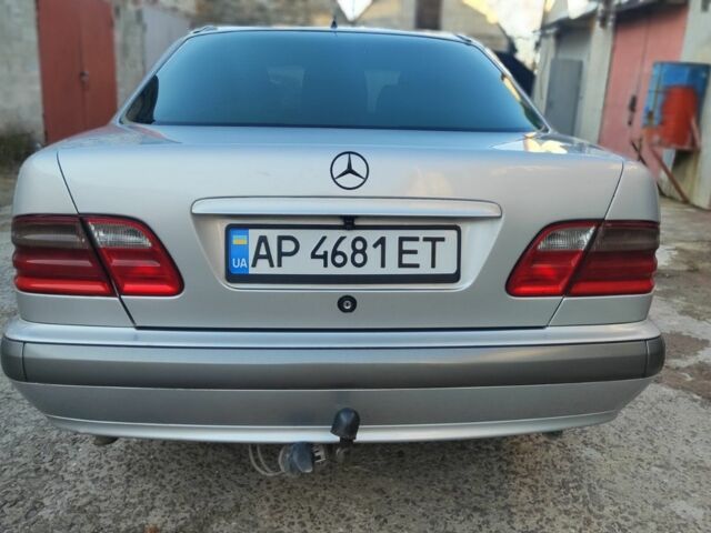 Серый Мерседес 200, объемом двигателя 2 л и пробегом 389 тыс. км за 4000 $, фото 4 на Automoto.ua