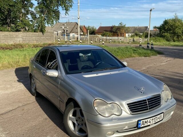 Сірий Мерседес 200, об'ємом двигуна 2 л та пробігом 362 тис. км за 3800 $, фото 1 на Automoto.ua