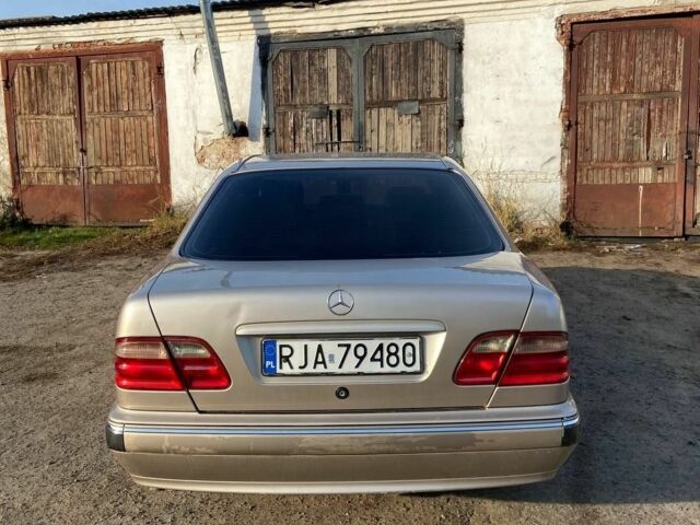 Серый Мерседес 200, объемом двигателя 3.2 л и пробегом 400 тыс. км за 1950 $, фото 5 на Automoto.ua