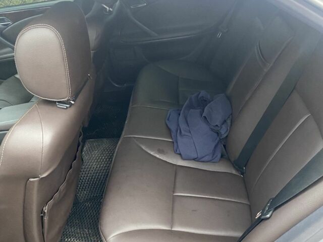 Серый Мерседес 200, объемом двигателя 2 л и пробегом 380 тыс. км за 4700 $, фото 9 на Automoto.ua