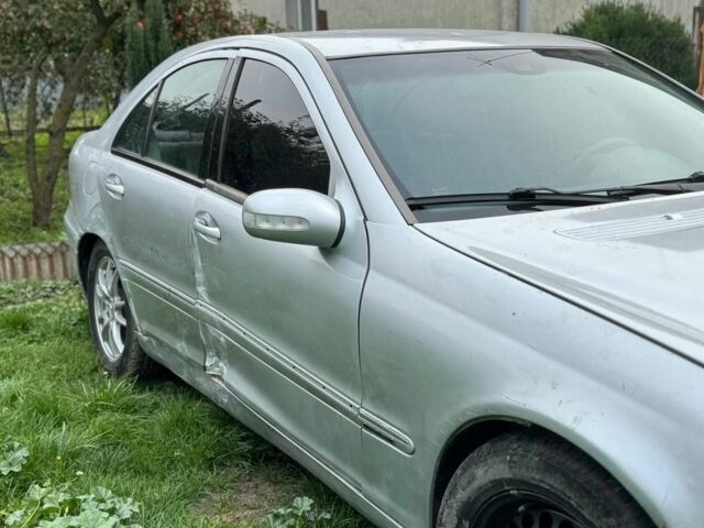 Серый Мерседес 200, объемом двигателя 2 л и пробегом 241 тыс. км за 2000 $, фото 10 на Automoto.ua