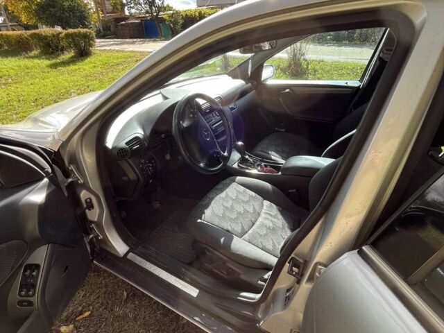 Серый Мерседес 200, объемом двигателя 0 л и пробегом 260 тыс. км за 3999 $, фото 16 на Automoto.ua