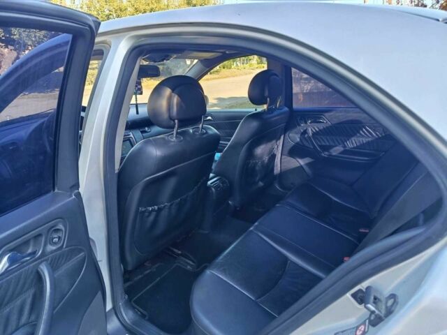 Серый Мерседес 200, объемом двигателя 2 л и пробегом 400 тыс. км за 4200 $, фото 11 на Automoto.ua