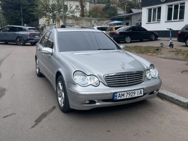 Сірий Мерседес 200, об'ємом двигуна 2 л та пробігом 300 тис. км за 3900 $, фото 2 на Automoto.ua