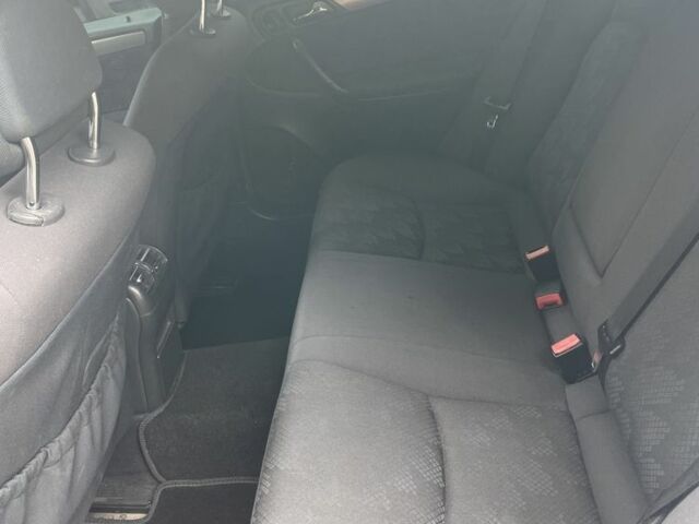 Сірий Мерседес 200, об'ємом двигуна 2 л та пробігом 300 тис. км за 3900 $, фото 9 на Automoto.ua