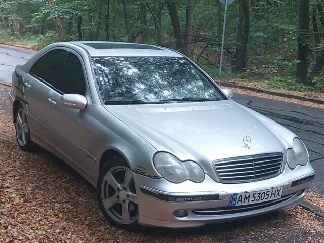 Сірий Мерседес 200, об'ємом двигуна 2 л та пробігом 335 тис. км за 4500 $, фото 1 на Automoto.ua