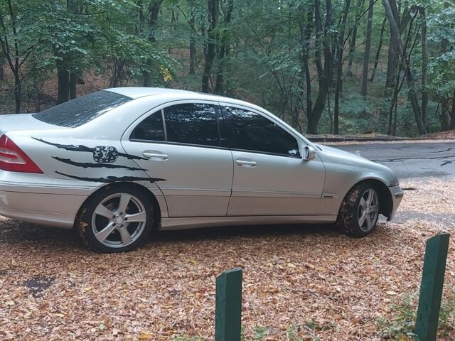 Сірий Мерседес 200, об'ємом двигуна 2 л та пробігом 335 тис. км за 4500 $, фото 2 на Automoto.ua