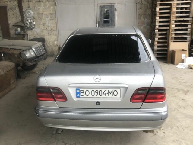Серый Мерседес 200, объемом двигателя 2 л и пробегом 380 тыс. км за 4700 $, фото 2 на Automoto.ua
