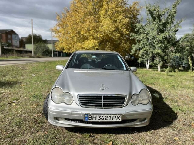 Серый Мерседес 200, объемом двигателя 0 л и пробегом 260 тыс. км за 3999 $, фото 4 на Automoto.ua