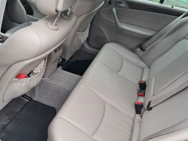 Серый Мерседес 200, объемом двигателя 2 л и пробегом 241 тыс. км за 2000 $, фото 7 на Automoto.ua