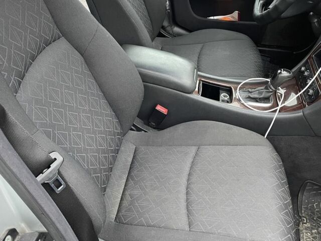 Серый Мерседес 200, объемом двигателя 2 л и пробегом 284 тыс. км за 3700 $, фото 10 на Automoto.ua