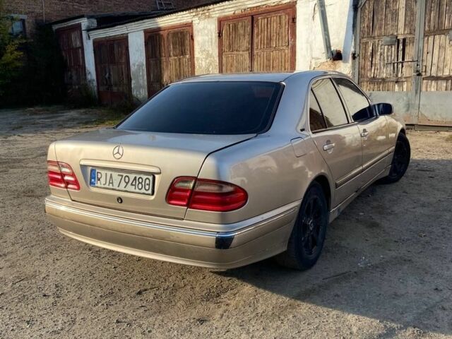 Серый Мерседес 200, объемом двигателя 3.2 л и пробегом 400 тыс. км за 1950 $, фото 3 на Automoto.ua