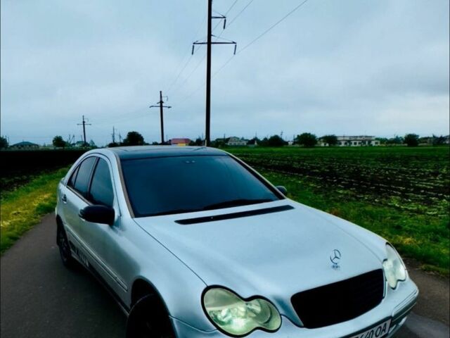 Сірий Мерседес 200, об'ємом двигуна 2 л та пробігом 330 тис. км за 3700 $, фото 1 на Automoto.ua