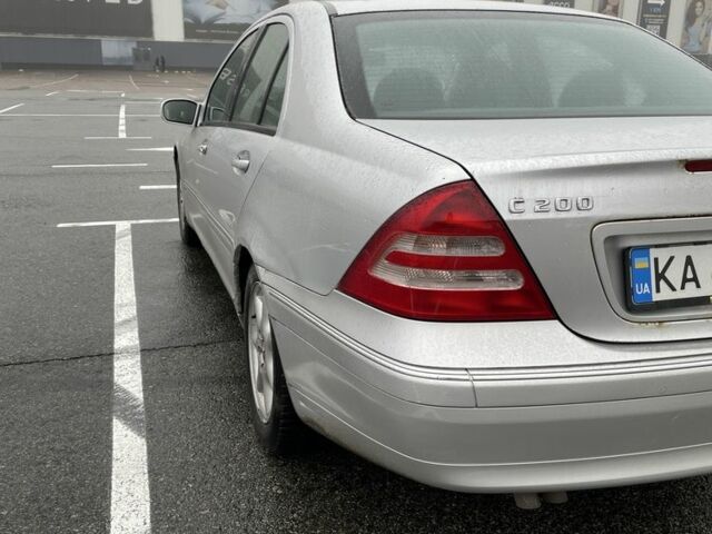 Серый Мерседес 200, объемом двигателя 2 л и пробегом 284 тыс. км за 3700 $, фото 5 на Automoto.ua
