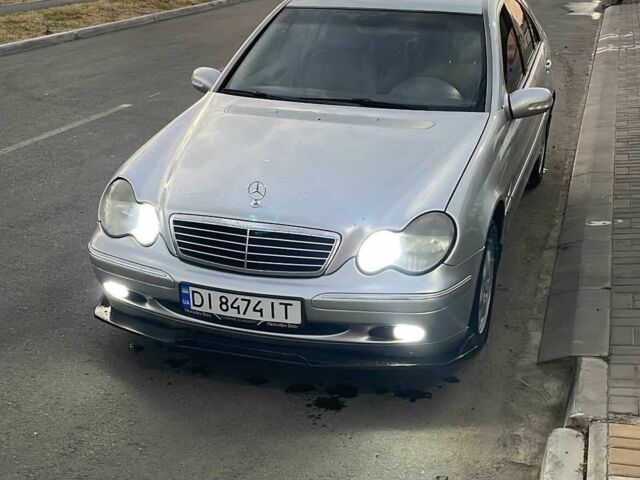 Серый Мерседес 200, объемом двигателя 2 л и пробегом 280 тыс. км за 4550 $, фото 2 на Automoto.ua