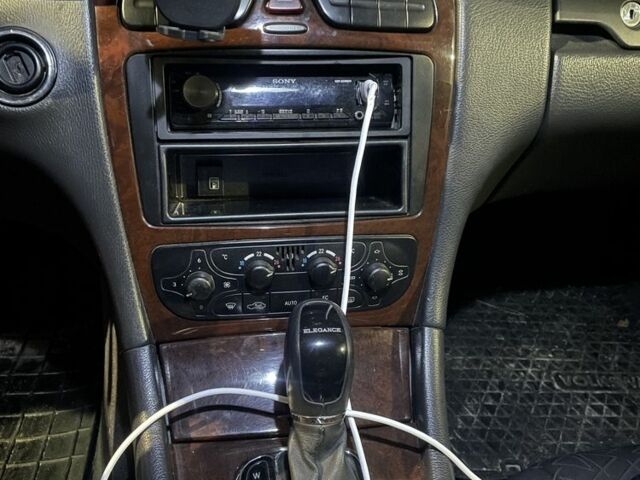 Серый Мерседес 200, объемом двигателя 2 л и пробегом 284 тыс. км за 3700 $, фото 13 на Automoto.ua