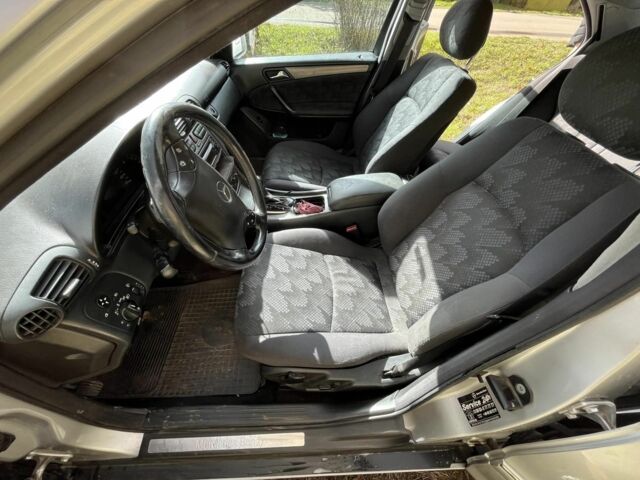 Серый Мерседес 200, объемом двигателя 0 л и пробегом 260 тыс. км за 3999 $, фото 15 на Automoto.ua