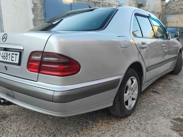 Серый Мерседес 200, объемом двигателя 2 л и пробегом 389 тыс. км за 4000 $, фото 5 на Automoto.ua