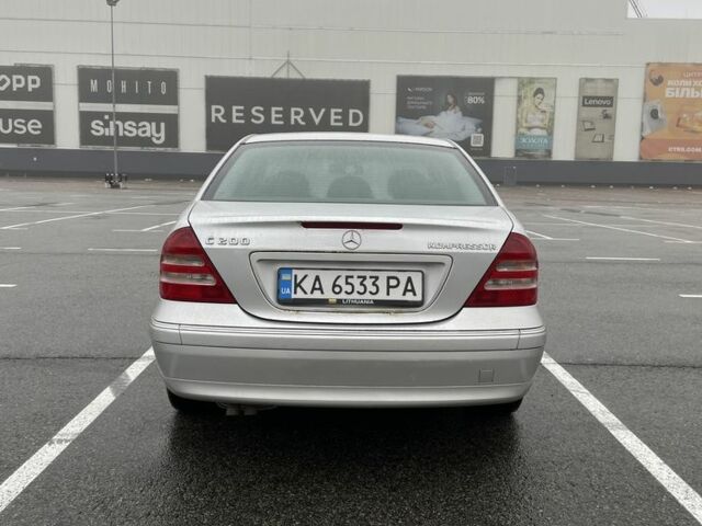 Серый Мерседес 200, объемом двигателя 2 л и пробегом 284 тыс. км за 3700 $, фото 4 на Automoto.ua