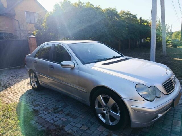 Серый Мерседес 200, объемом двигателя 2 л и пробегом 400 тыс. км за 4200 $, фото 1 на Automoto.ua