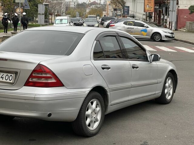 Сірий Мерседес 200, об'ємом двигуна 2 л та пробігом 200 тис. км за 3800 $, фото 8 на Automoto.ua