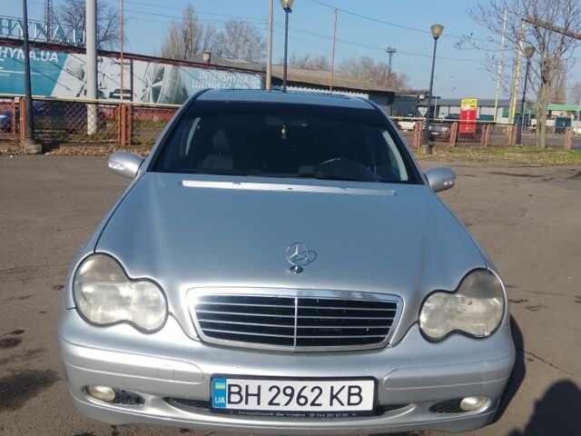Серый Мерседес 200, объемом двигателя 2 л и пробегом 250 тыс. км за 3800 $, фото 1 на Automoto.ua