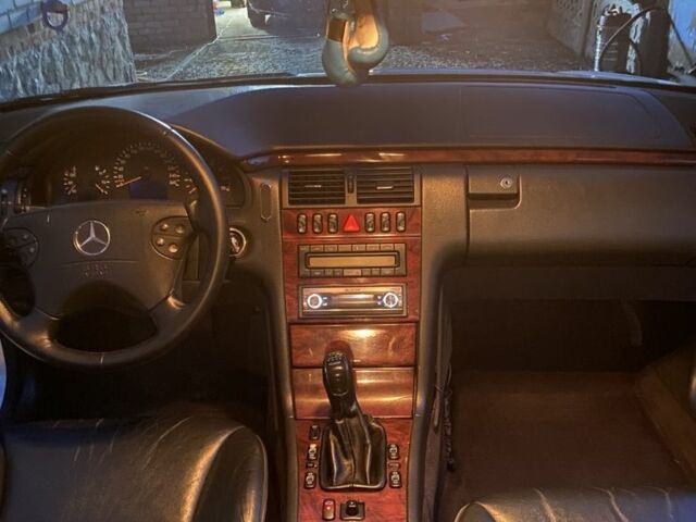 Сірий Мерседес 200, об'ємом двигуна 2 л та пробігом 440 тис. км за 5200 $, фото 8 на Automoto.ua