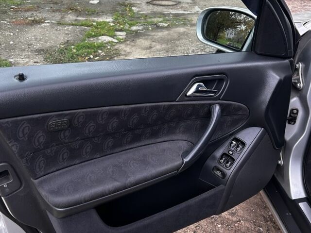 Серый Мерседес 200, объемом двигателя 2 л и пробегом 343 тыс. км за 4700 $, фото 4 на Automoto.ua