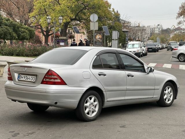 Сірий Мерседес 200, об'ємом двигуна 2 л та пробігом 200 тис. км за 3800 $, фото 7 на Automoto.ua