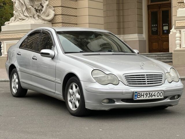 Сірий Мерседес 200, об'ємом двигуна 2 л та пробігом 200 тис. км за 3800 $, фото 4 на Automoto.ua