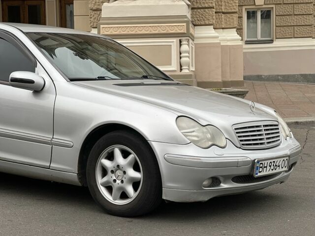 Сірий Мерседес 200, об'ємом двигуна 2 л та пробігом 200 тис. км за 3800 $, фото 5 на Automoto.ua