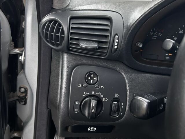 Серый Мерседес 200, объемом двигателя 2 л и пробегом 343 тыс. км за 4700 $, фото 12 на Automoto.ua