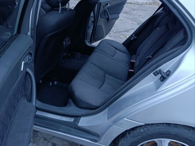 Серый Мерседес 200, объемом двигателя 2.1 л и пробегом 190 тыс. км за 5600 $, фото 5 на Automoto.ua