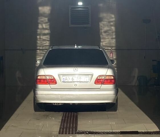 Сірий Мерседес 200, об'ємом двигуна 2 л та пробігом 440 тис. км за 5200 $, фото 4 на Automoto.ua