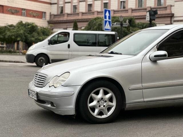 Сірий Мерседес 200, об'ємом двигуна 2 л та пробігом 200 тис. км за 3800 $, фото 2 на Automoto.ua