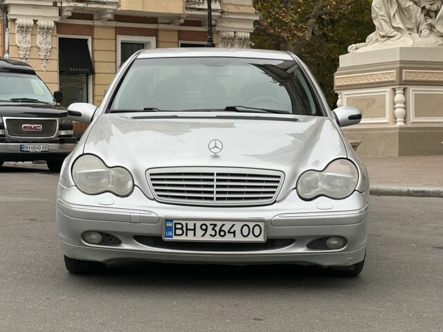 Сірий Мерседес 200, об'ємом двигуна 2 л та пробігом 200 тис. км за 3800 $, фото 3 на Automoto.ua